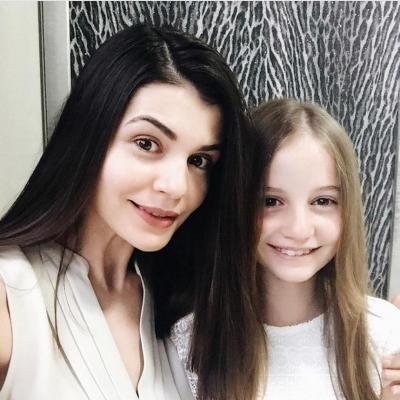 Irina Columbeanu, un nou look! La doar 10 ani, fetița Monicăi Gabor este o adevărată domnișoară și dă semne clare că-i moștenește frumusețea mamei!