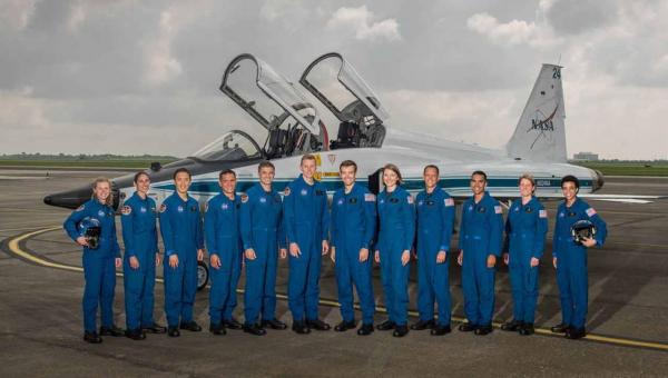 Cine sunt cei 12 ASTRONAUŢI recrutaţi de NASA, pentru prima dată în ultimii cinci ani. Ei au fost aleşi din 18.300 de candidați