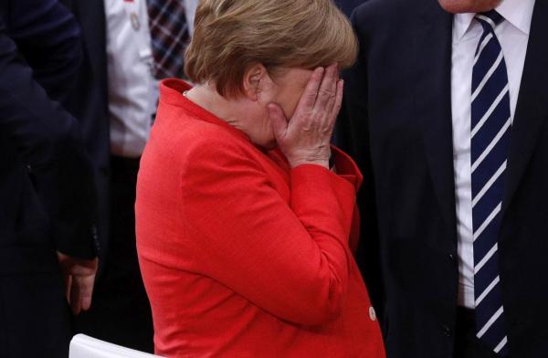 Atac dur la Angela Merkel. Cancelarul german a fost acuzat că ar purta vina pentru violenţele din Hamburg