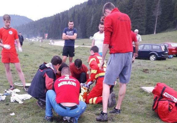 Misiune dramatică în Padina. Un bărbat a fost lovit puternic de un cal. Salvamontiştii au intervenit de urgenţă (FOTO)