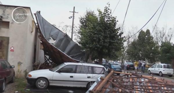 Peste 70 de localități fără curent, după furtunile devastatoare din vestul României