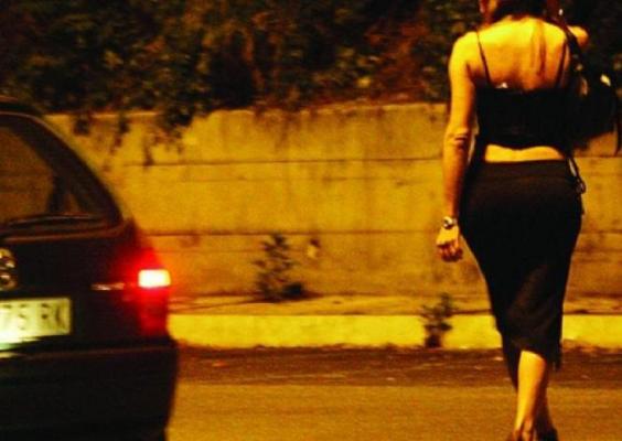 Prostituate românce și moldovence, exploatate în Italia! Poliția a arestat 25 de albanezi, care câștigau mii de euro pe urma acestora
