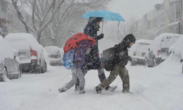 Se închid școli în Arad. Cursurile vor suspendate luni și marți, din cauza ninsorilor