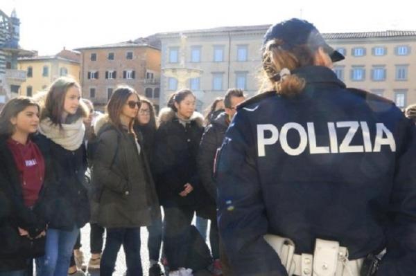 Cazul unei românce, bătută zece ani de soț, simbol al unei campanii împotriva violenței conjugale în Italia. Bărbatul, arestat după ce lovit-o pentru că se plimba pe stradă