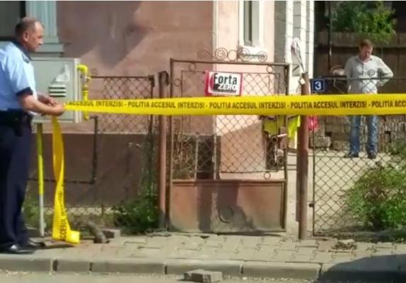 Incident șocant în Bistrița. Un tată a fost înjunghiat în piept chiar în fața copilului de iubitul fostei neveste. Bărbatul îi reproșase atacatorului că îi bate băiatul