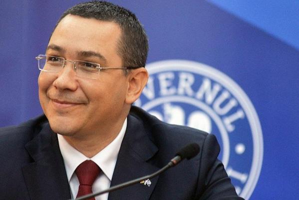 Victor Ponta zâmbind în timpul unei întâlniri