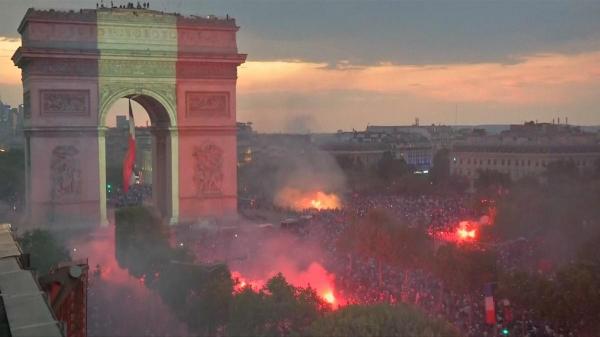 Mii de francezi celebrează victoria la Cupa Mondială
