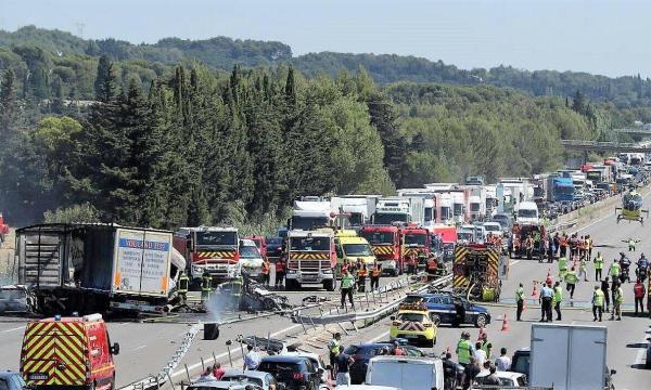 Patru oameni au murit carbonizati intr-un accident pe o autostrada din Franta