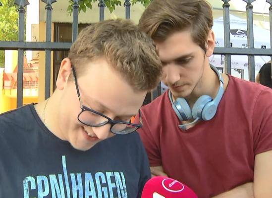 Rezultate Bac 2018, trăite la intensitate maximă. Cum au reacționat doi elevi de la liceu din București după ce au aflat notele la Bac (Video)