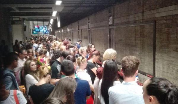 Haos la metroul din Bucureşti după ce staţia Pipera a fost închisă