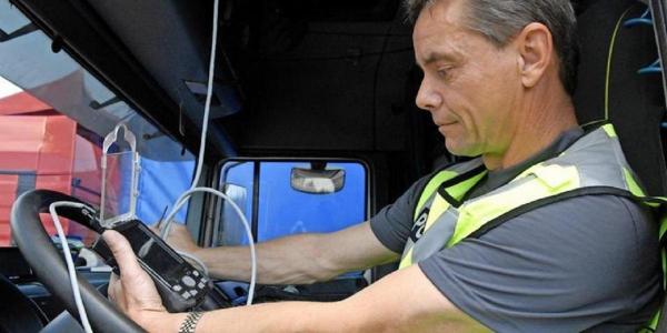 Un şofer român de TIR a fost amendat 15.000 de euro, după un control de rutină pe o autostradă din Germania
