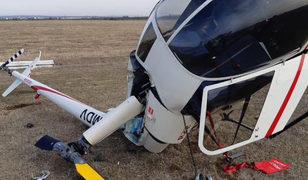 Un elicopter de şcoală a aterizat forţat pe aerodromul din Strejnic, în Prahova