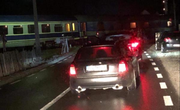 Tren de pasageri deraiat în Bistriţa, la trecerea peste DN 17