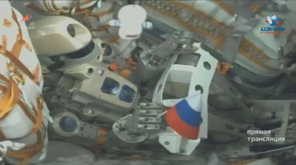 Robotul Fedor în capsula Soyuz