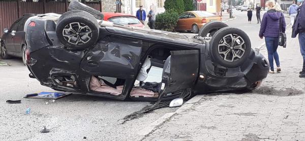 Un șofer de 55 de ani s-a rostogolit cu Dusterul 20 de metri, într-un accident la Sighetu Marmației
