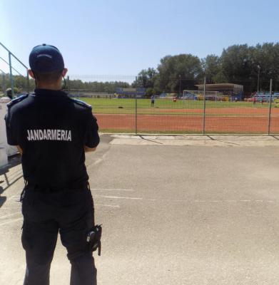 Jandarmii au depistat, pe terenul de fotbal din Slobozia, un tânăr care a încălcat măsura carantinării.