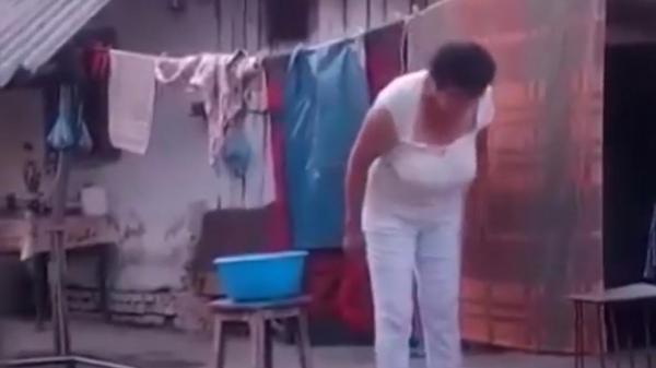 Femeia care și-a lovit mama de 84 de ani, în Vâlcea