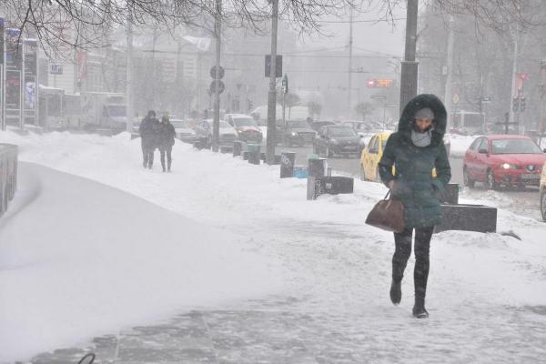 ANM anunţă strat de zăpadă de până la 12 centimetri, în Bucureşti
