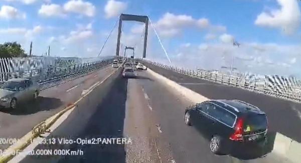 Șofer român de TIR șicanat pe un pod din Suedia, la un pas de o tragedie: "Când poliţistul i-a arătat filmarea, o rămas mut"