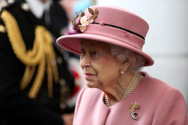 Medicii i-au recomandat reginei Elisabeta, în vârstă de 95 de ani, să nu mai bea
