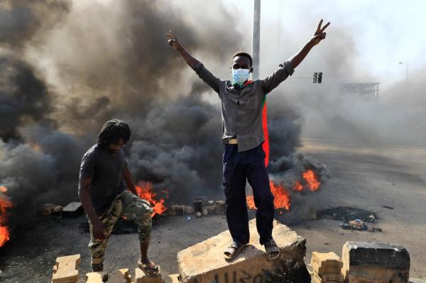 Lovitură de stat în Sudan. Premierul a fost arestat de soldați și a îndemnat la proteste. Internetul a fost oprit în țară