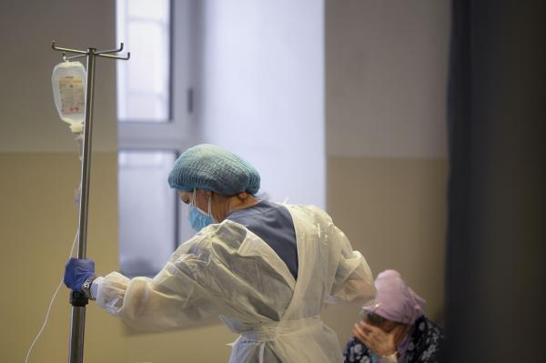 O asistentă de 48 de ani a făcut infarct la intrarea în tură, la spitalul din Bumbești-Jiu. Femeia a murit cinci zile mai târziu