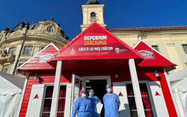 Căsuţa lui Moş Crăciun din Piaţa Mare a Sibiului a devenit centru de vaccinare