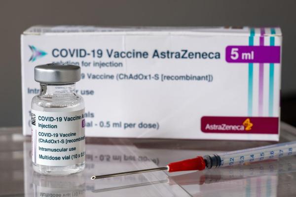 Autorităţile vor propune, cel mai probabil, sistarea vaccinării cu serul de la compania AstraZeneca