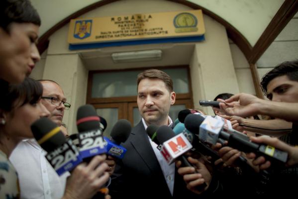 Fostul senator Dan Şova, condamnat la patru ani de închisoare cu executare