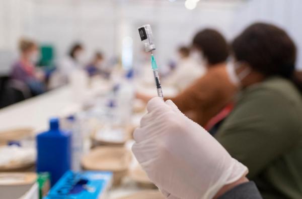 Austria ia în calcul introducerea unei amenzi de până la 7.200 de euro pentru nevaccinaţi