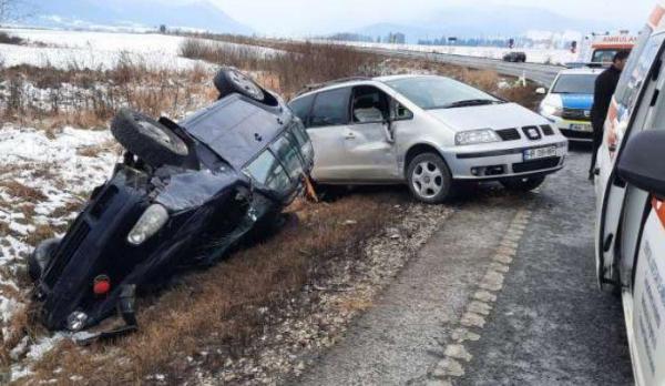 Accidentat mortal, după ce s-a răsturnat cu maşina pe un drum din Harghita