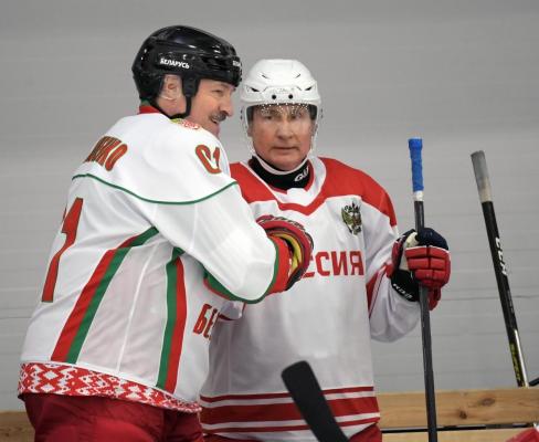 Vladimir Putin și Aleksandr Lukașenko au jucat un meci de hochei pe gheață