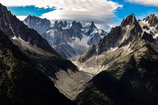 Răsplata fabuloasă pentru un alpinist francez care a găsit o comoară pe Mont Blanc. Cutia cu smaralde, rubine și safire era pierdută de jumătate de secol
