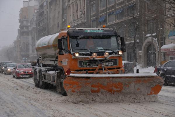 Drumarii ameninţă că nu vor dezsăpezi șoselele în această iarnă, dacă nu-și primesc măririle salariale