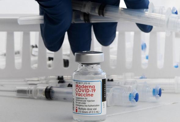 Moderna a început teste pentru un nou vaccin împotriva COVID-19. Anunţul făcut de compania americană