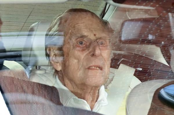 Prinţul Philip, în vîrstă de 99 de ani, a fost externat după o lună de spitalizare