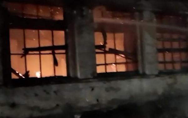 Incendiu la o fabrică de produse din ţiţei din Prahova