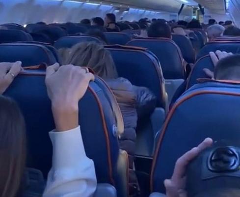 Video dramatic cu momentul în care pasagerii unui avion sunt avertizați să se pregătească de impact, în Rusia