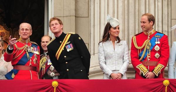 Familia regală a Marii Britanii, la balconul Palatului Buckingham