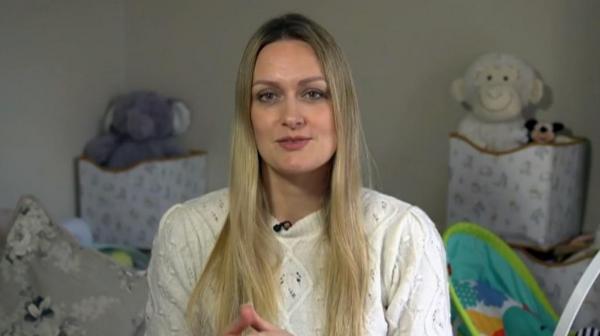 Situaţie incredibilă: O femeie din Anglia a rămas din nou însărcinată, în timp ce aştepta deja un copil