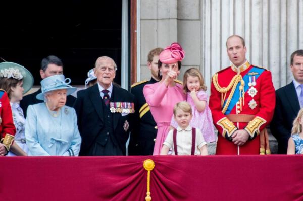 Familia regală a Marii Britanii, la balconul Palatului Buckingham