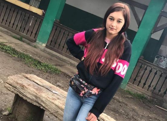 Fată de 14 ani dispărută în papuci, de acasă. Familia şi Poliţia cer ajutorul populaţiei