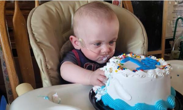 Cel mai prematur copil din lume și-a sărbătorit prima aniversare, după ce neonatologii i-au dat 0% sanse să supraviețuiască