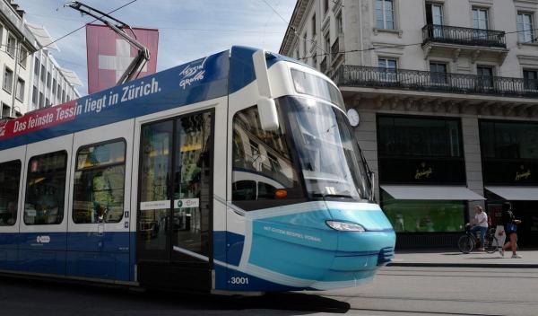 Un pasager mort a călătorit ore întregi cu tramvaiul, prin Zurich, şi nu a observat nimeni: "Ignoranţa oamenilor mă uluieşte"