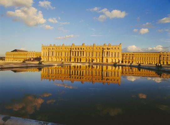 În imagine: Palatul Versailles, Franţa