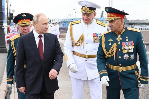 Vladimir Putin a lăudat marina rusă: Este capabilă să distrugă "orice ţintă"