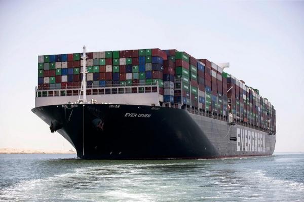Nava Ever Given va debloca după 3 luni Canalul Suez