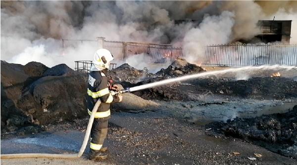 Incendiul de la fabrica din Salonta s-a soldat cu pagube semnificative