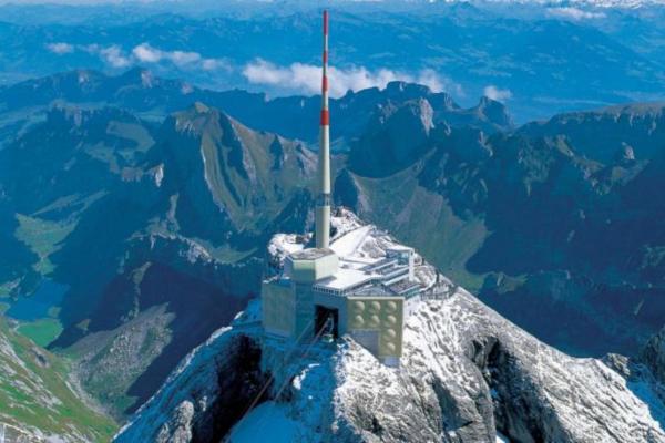 Laser de mari dimensiuni, pe vârful montan Säntis din Alpii Elvețieni