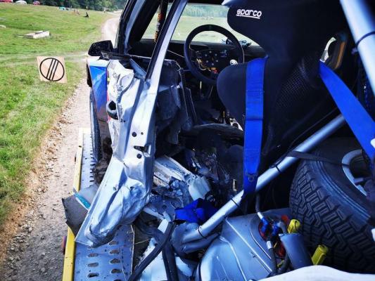 Accident grav la Raliul din Iaşi. Pilotul Adrian Răspopa, în stare critică, după ce maşina sa a lovit violent un cap de pod